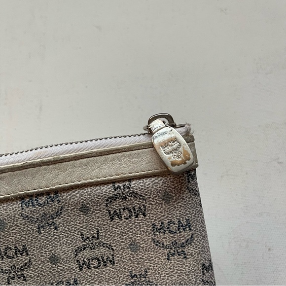 MCM Small Zipper Clutch Pouch in Visetos Canvas White Gray Silver - Picture 3 of 7